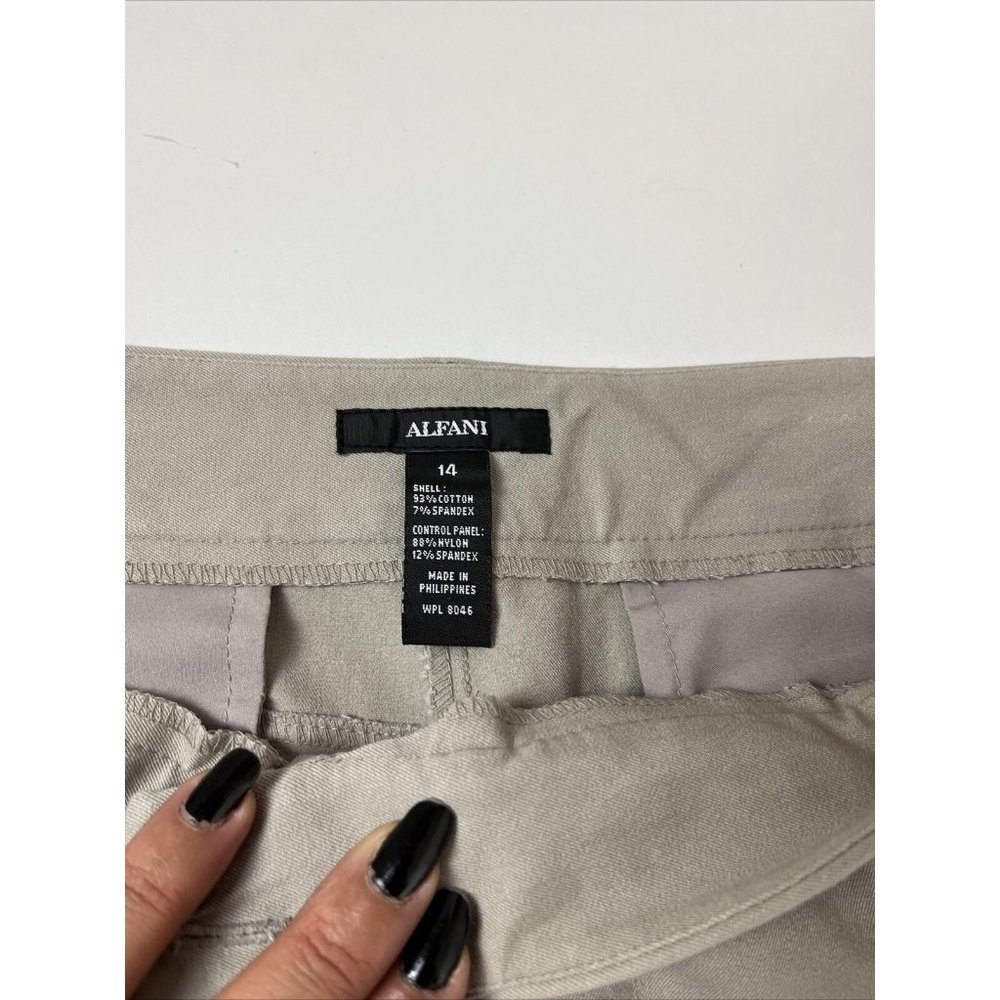 Alfani Woman's Twill Cotton Blend Flat Front Hidden Closure Capris Size 14 - Picture 7 of 10